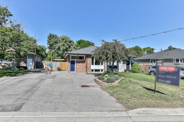 225 Septonne Avenue B, Newmarket