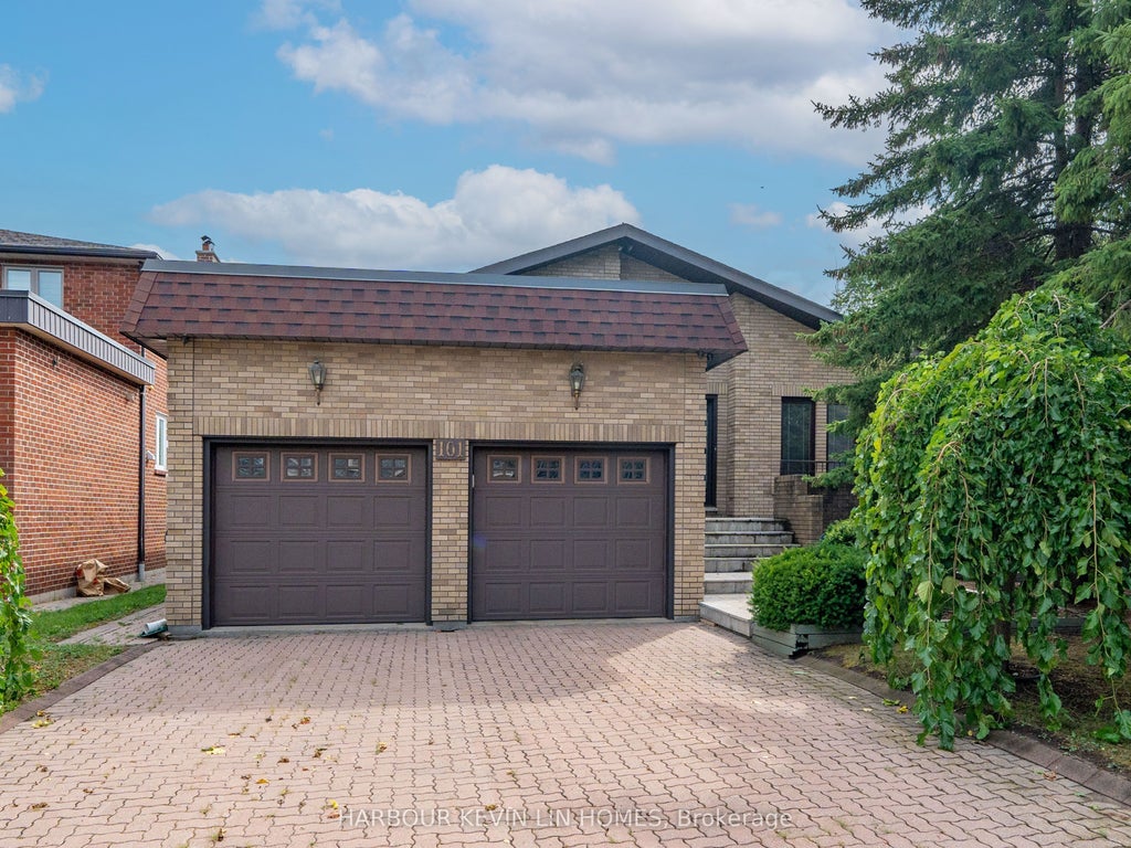 101 Leyburn Avenue, Richmond Hill