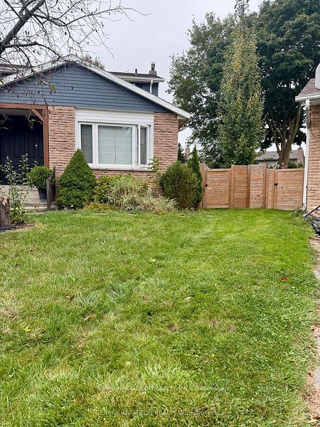 16 Eastman Crescent, Newmarket