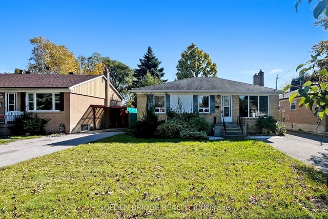 438 Centre Street E, Richmond Hill