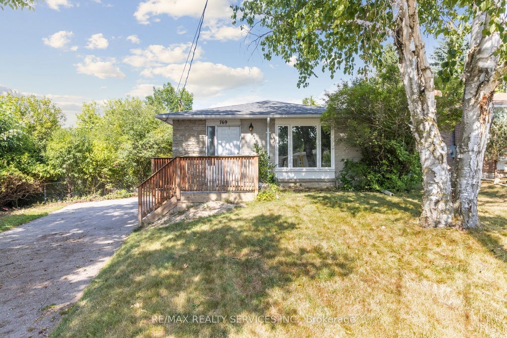 769 Greenfield Crescent Entire Property, Newmarket