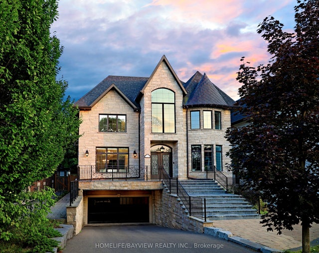 111 Hillview Road, Aurora