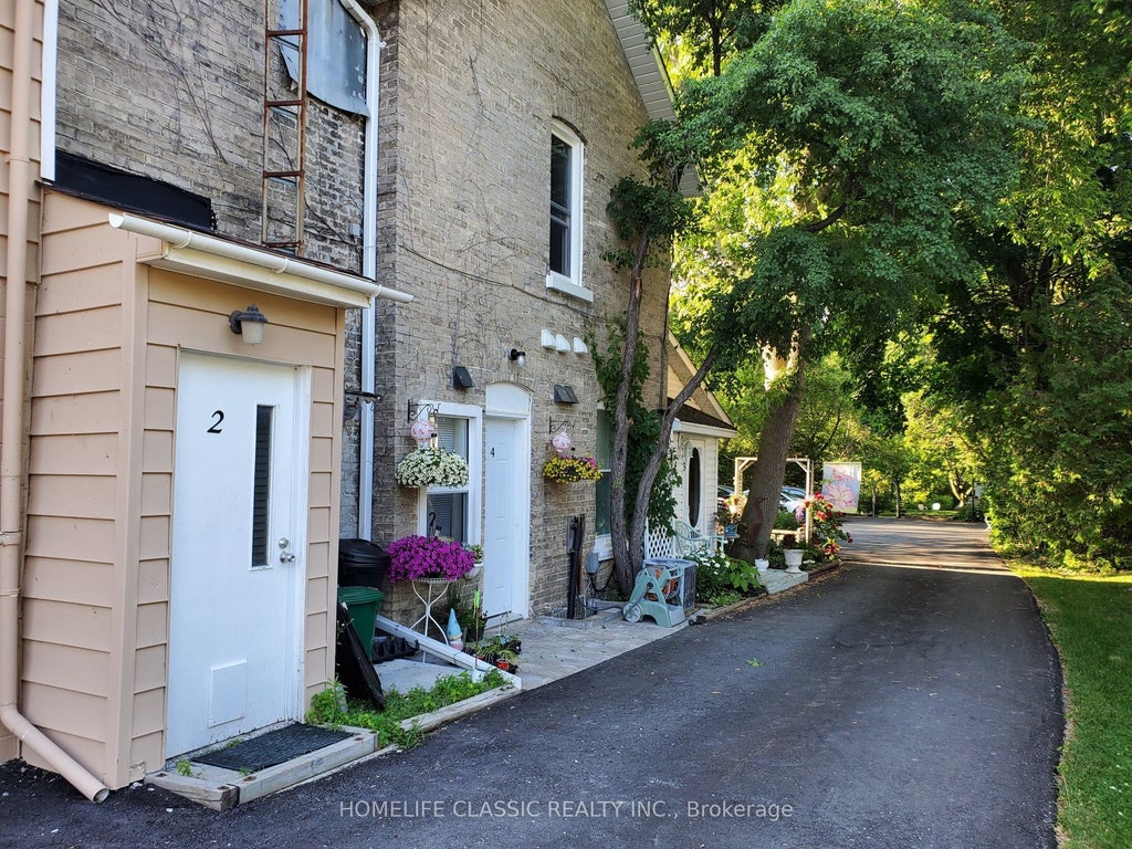 396 Simcoe Street 2, Brock