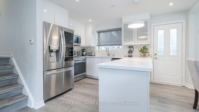 11 Seaton Drive, Aurora