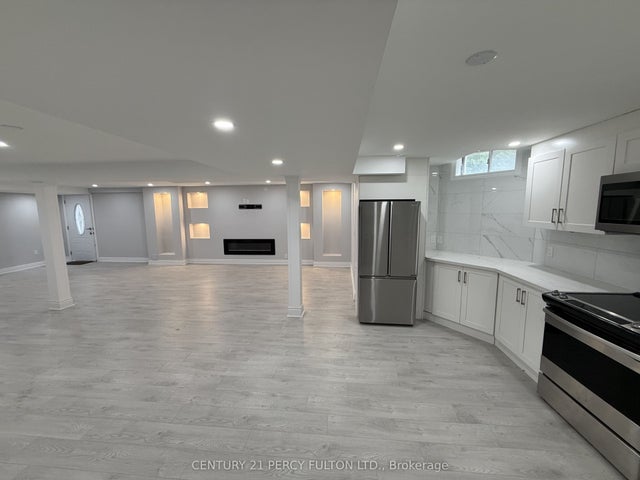 932 Schaeffer Outlook, Newmarket