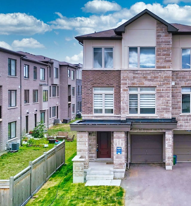 209 Vantage Loop, Newmarket