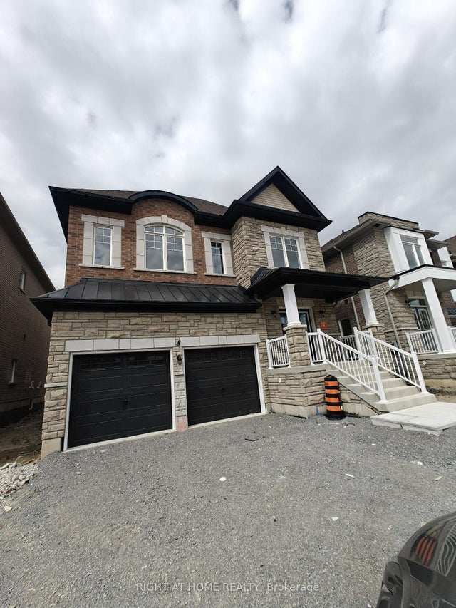 8 La Reine Avenue, Richmond Hill