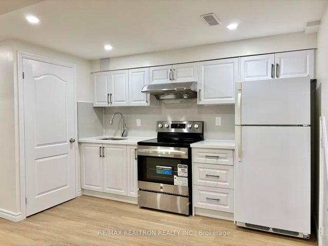 2 Madsen Crescent, Markham