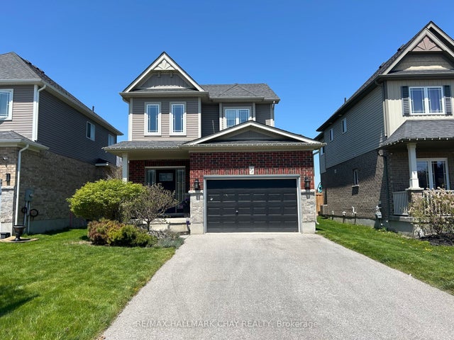 32 Burt Avenue, New Tecumseth