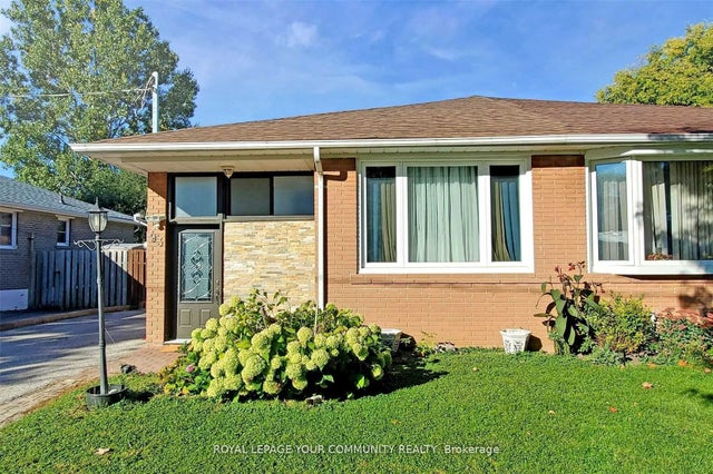 93 Septonne Avenue Lower, Newmarket