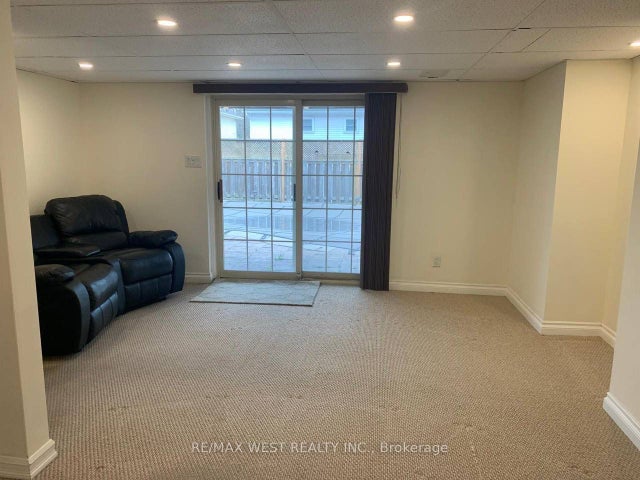 917 Ferndale Crescent Bsmt, Newmarket