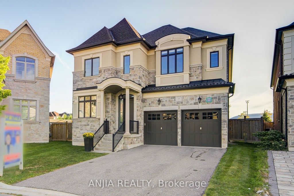 27 Mike Boshevski Court, Aurora