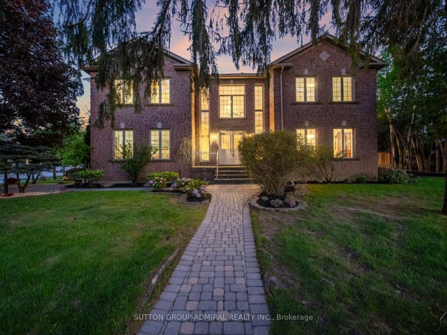 8 Tivoli Avenue, Richmond Hill