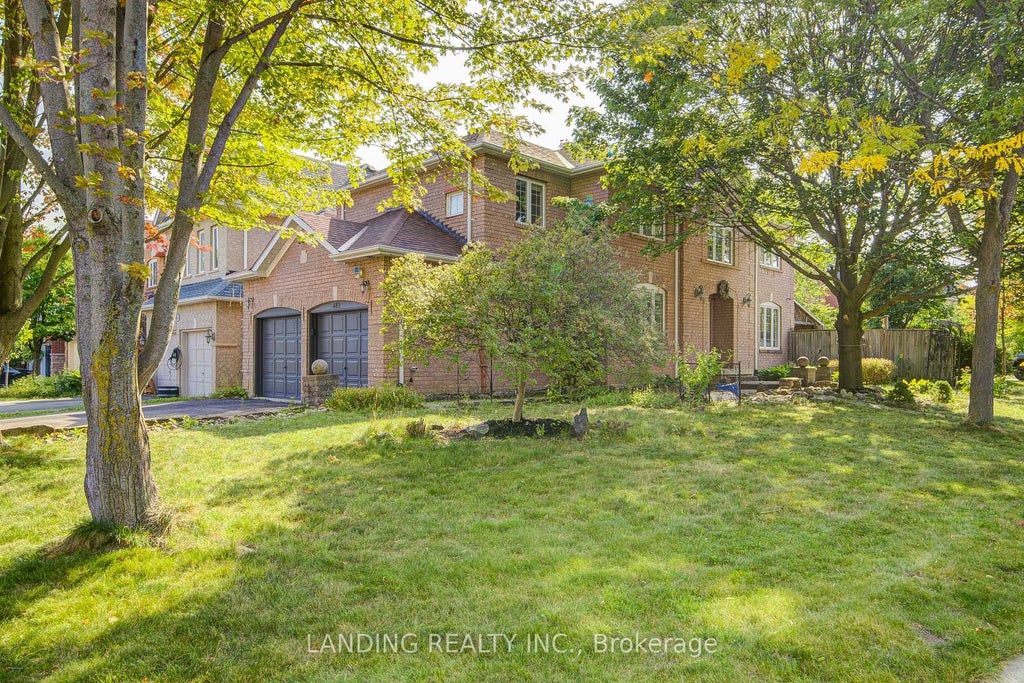483 Menczel Crescent, Newmarket