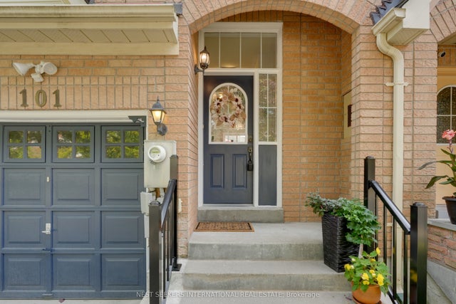 101 Mugford Road, Aurora