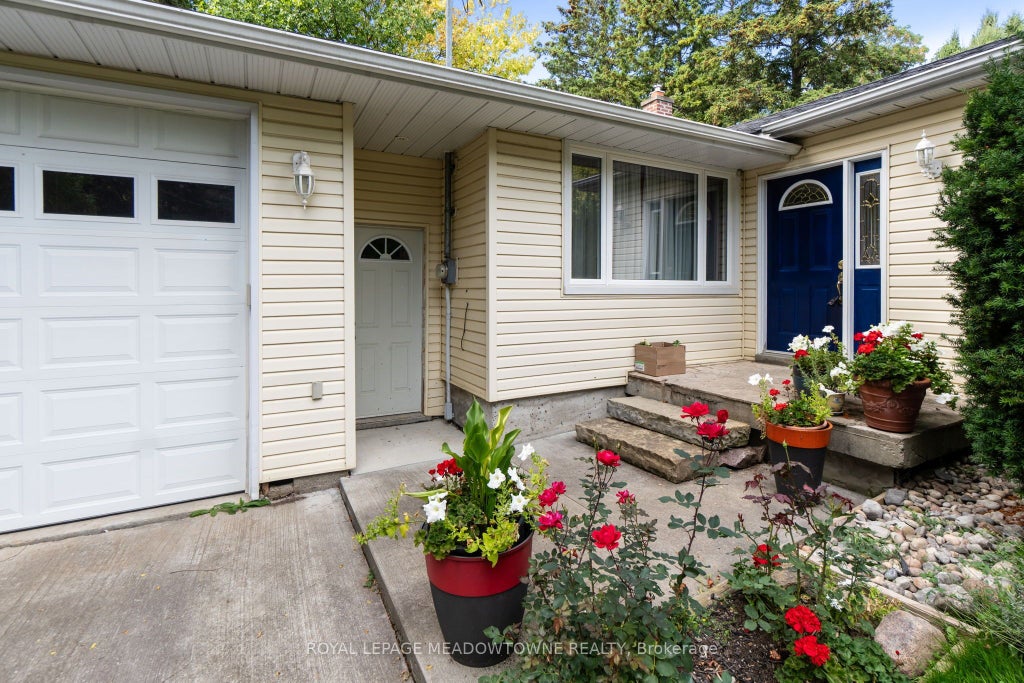 208 Martin Street, King