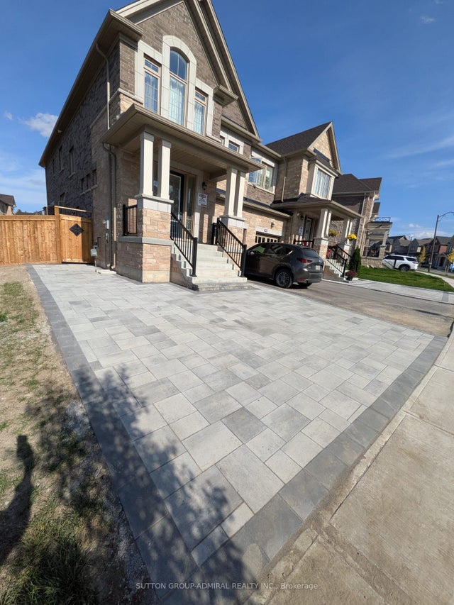 102 Kentledge Avenue, East Gwillimbury