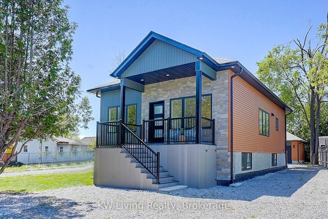 15 Farley Circle, Georgina