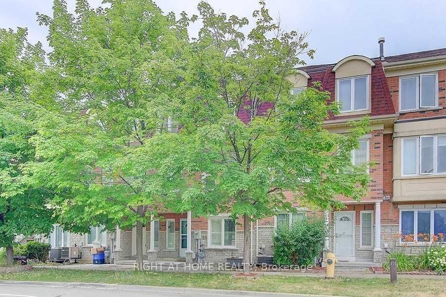 28 Pond Drive, Markham