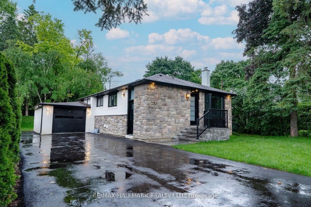 77 Richardson Drive, Aurora