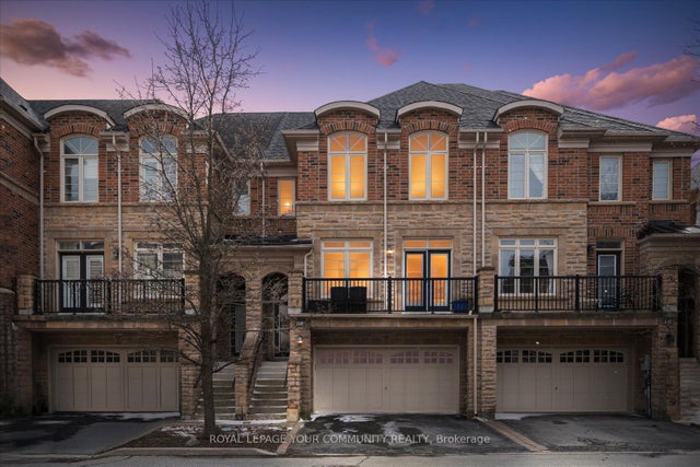 118 Chapman Court, Aurora