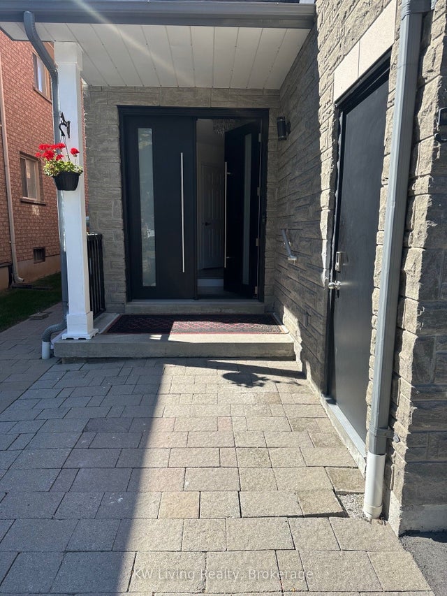 562 Skinner Avenue Lower, Newmarket