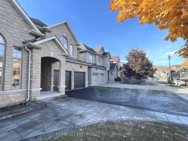 750 Valley Green Trail, Newmarket