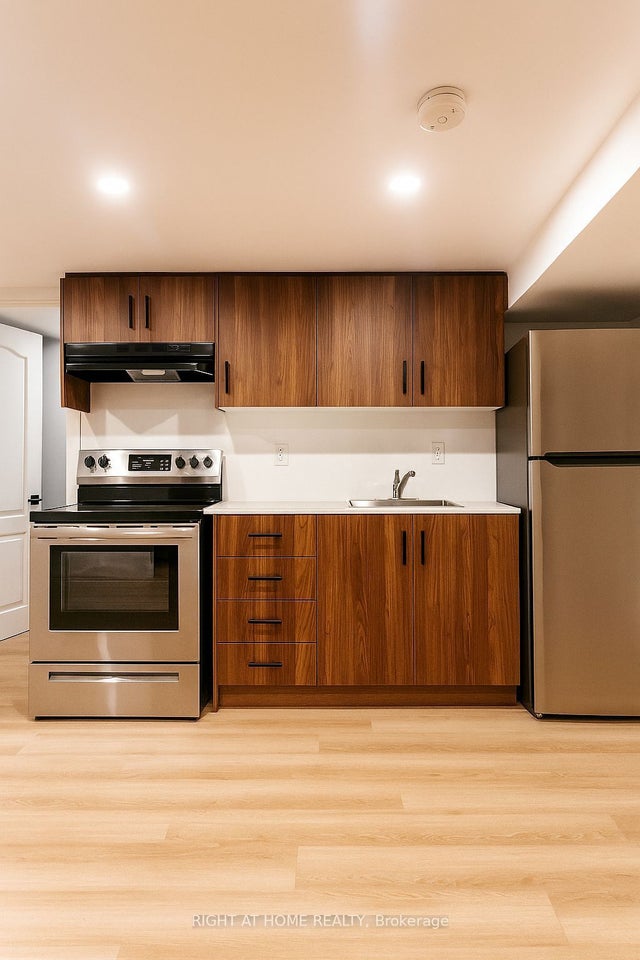 24 Sunbay Court Bsmt 1, Richmond Hill