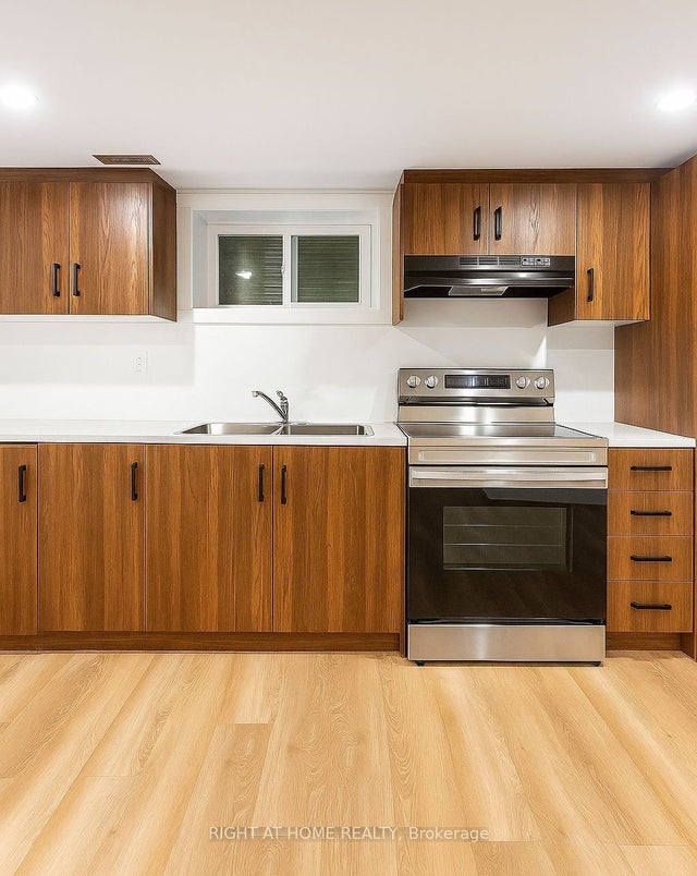 24 Sunbay Court Bsmt 2, Richmond Hill