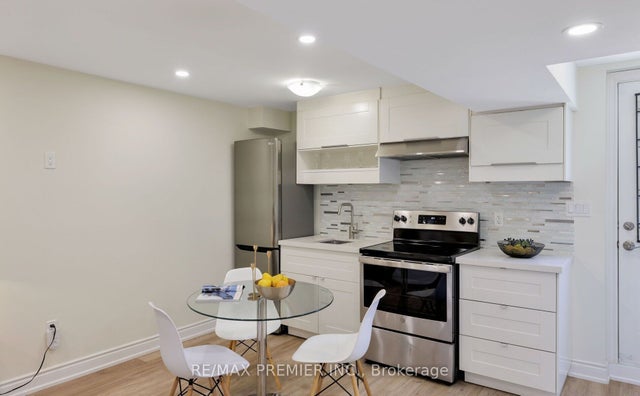 156 Lindenshire Avenue Lower, Vaughan