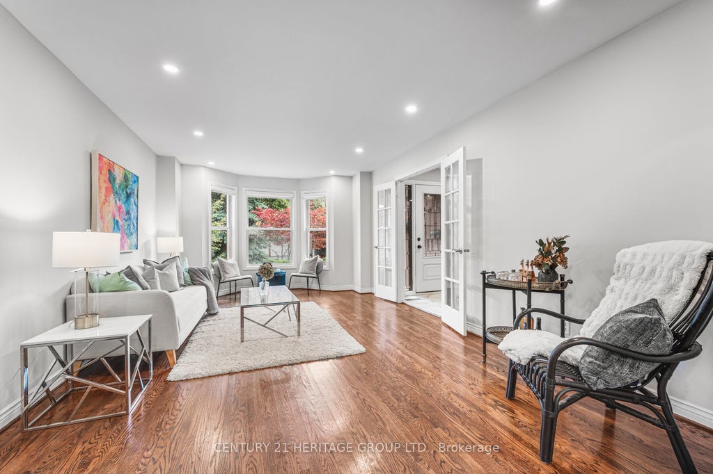 16 Wainwright Avenue, Richmond Hill