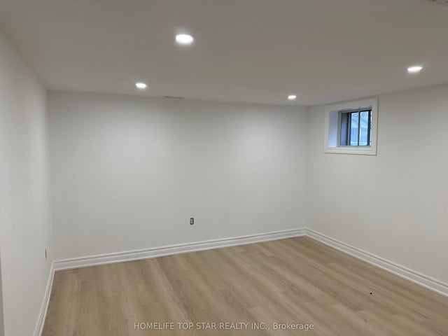 38 Cartier Crescent Bachelor, Richmond Hill