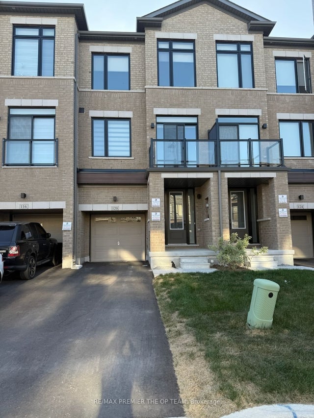 120 Tennant Circle, Vaughan