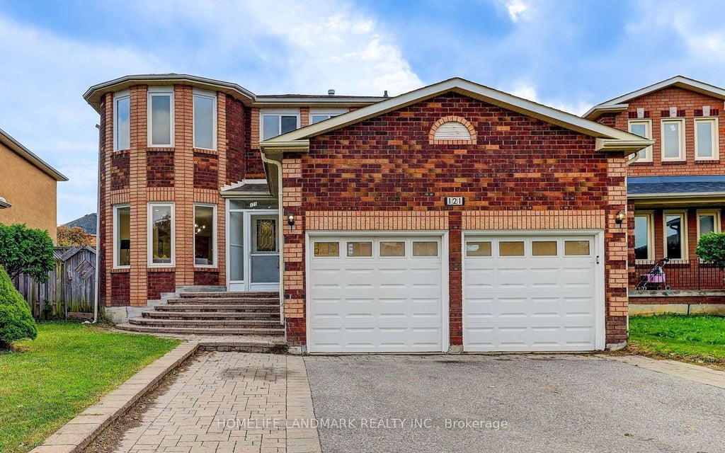 121 Bernard Avenue, Richmond Hill