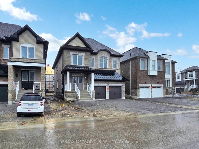 21 La Reine Avenue Main, Richmond Hill
