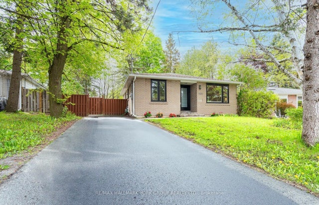 106 Woodpark Pl Place, Newmarket