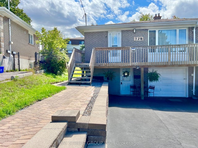 728 Sunnypoint Drive, Newmarket