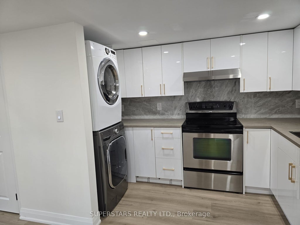 44 Child Drive Bsmt, Aurora