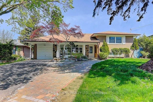 56 Robinson Street Lower, Markham