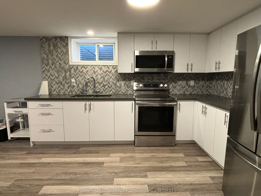 220 Pleasant Boulevard, Georgina