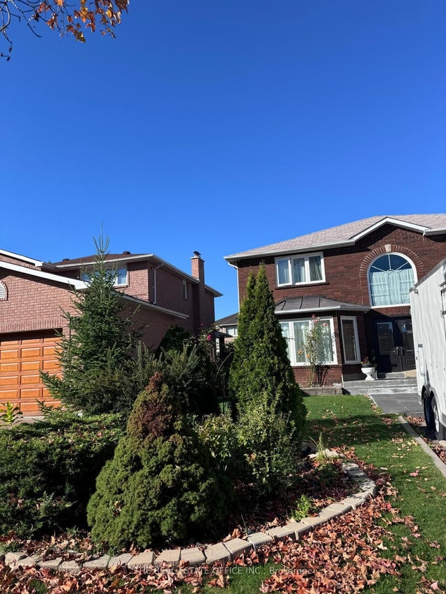 28 Piccadilly Road, Richmond Hill