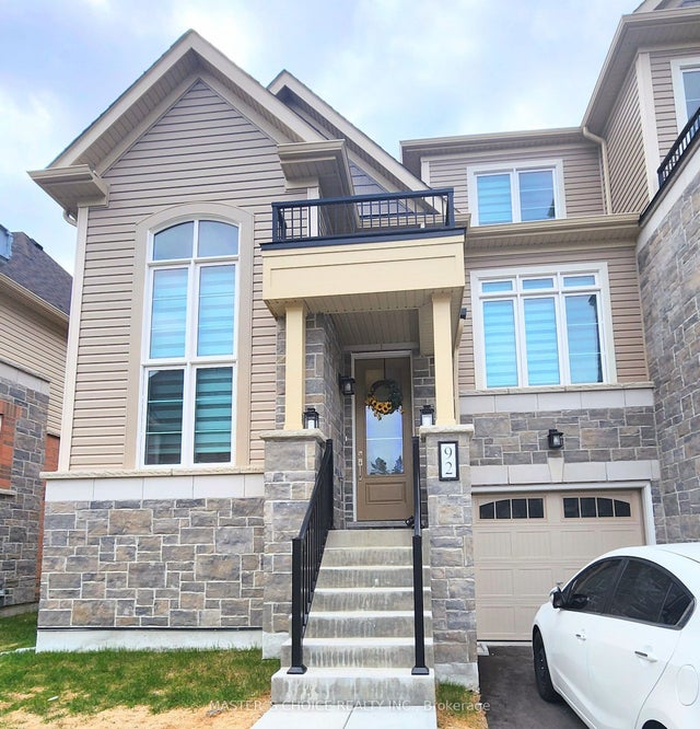 92 Lyall Stokes Circle, East Gwillimbury