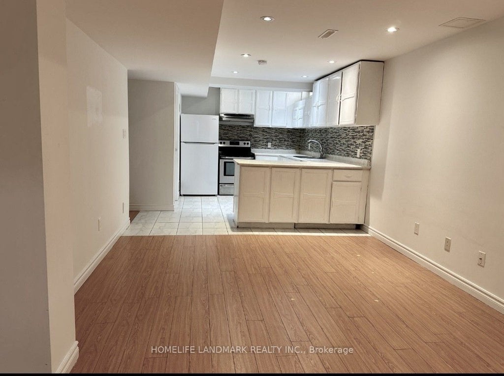 138 Keffer Circle, Newmarket