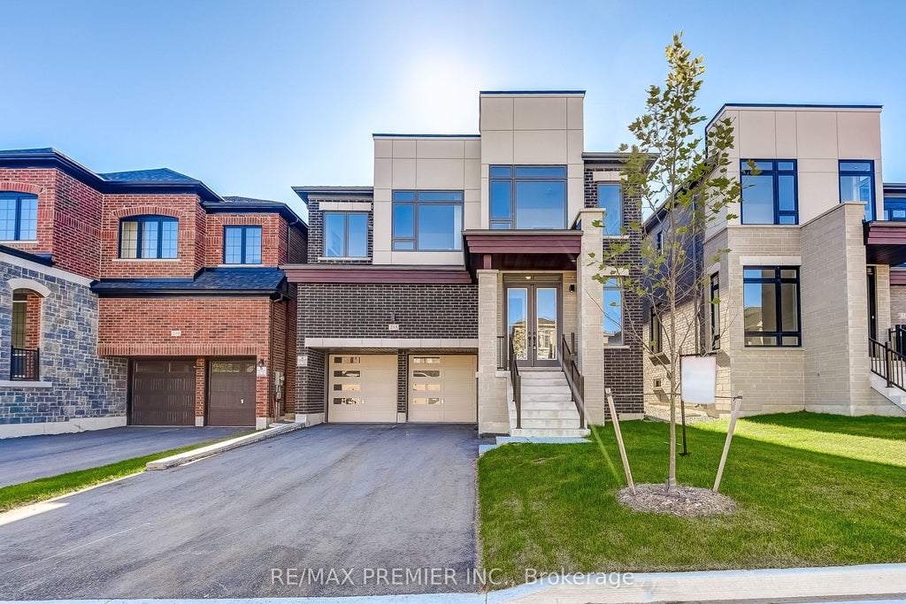 215 Fallharvest Way, Whitchurch-Stouffville