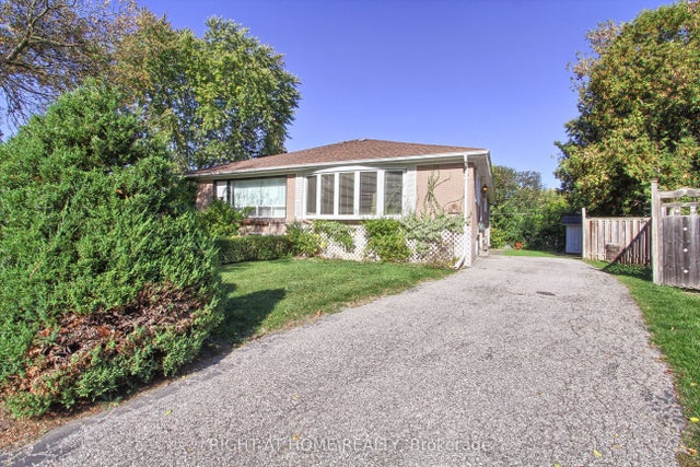 40 Kitimat Crescent, Aurora