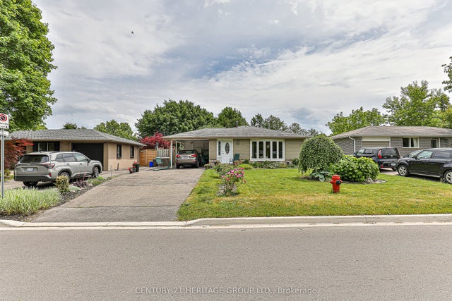 67 Devins Drive, Aurora