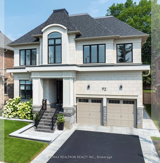 92 Klees Crescent, Aurora