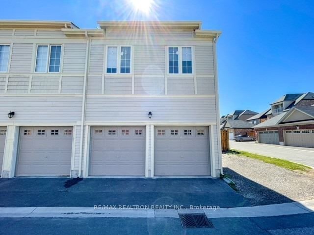 16 Arthur Dixon Street Coachhouse, Markham