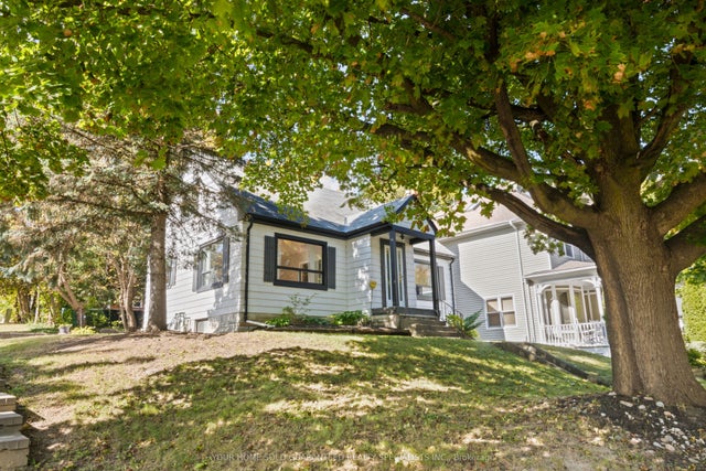 122 Gurnett Street, Aurora