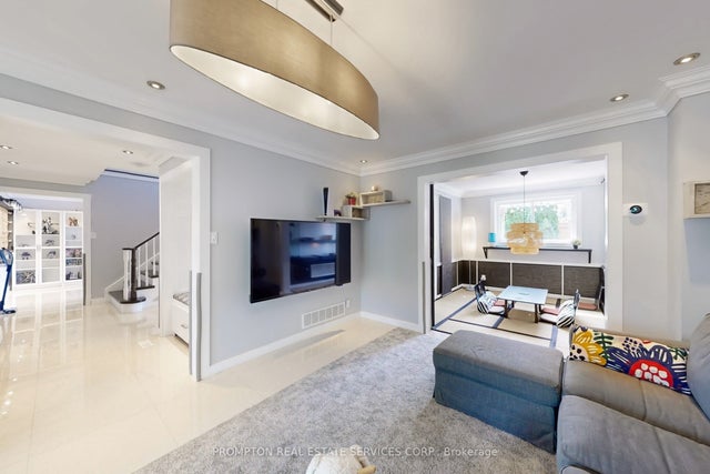 89 Riverglen Drive, Georgina